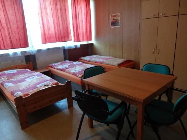 Hostel Monty Ржичани Номер фото