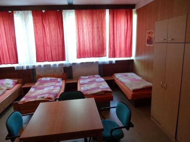 Hostel Monty Ржичани Номер фото