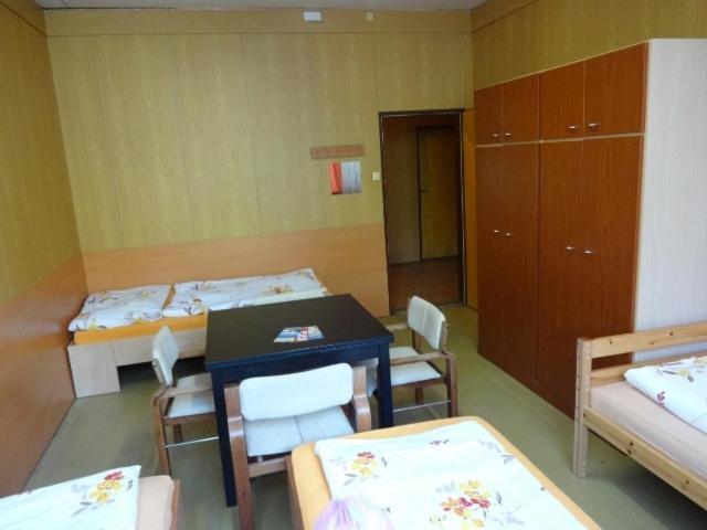 Hostel Monty Ржичани Номер фото